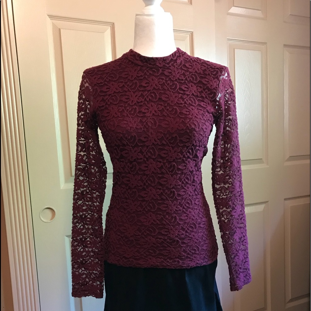 Hollister burgundy lace top - Size Small